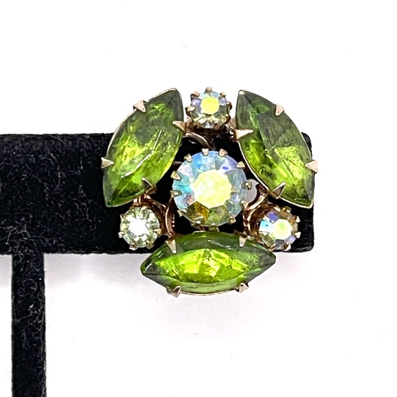 Vintage Unsigned Green AB Rhinestone Screw On Earrings - Picture 2 of 7